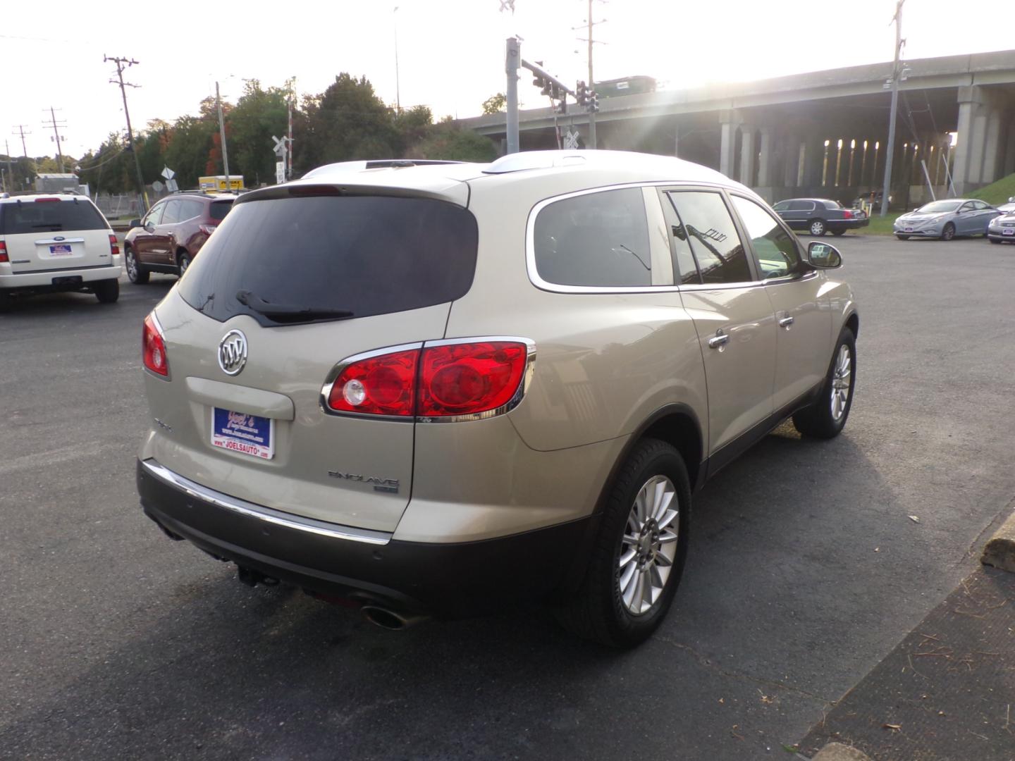 2011 Gold Buick Enclave CXL-1 FWD (5GAKRBED3BJ) with an 3.6L V6 DOHC 24V engine, 6-Speed Automatic Overdrive transmission, located at 5700 Curlew Drive, Norfolk, VA, 23502, (757) 455-6330, 36.841885, -76.209412 - Photo#15